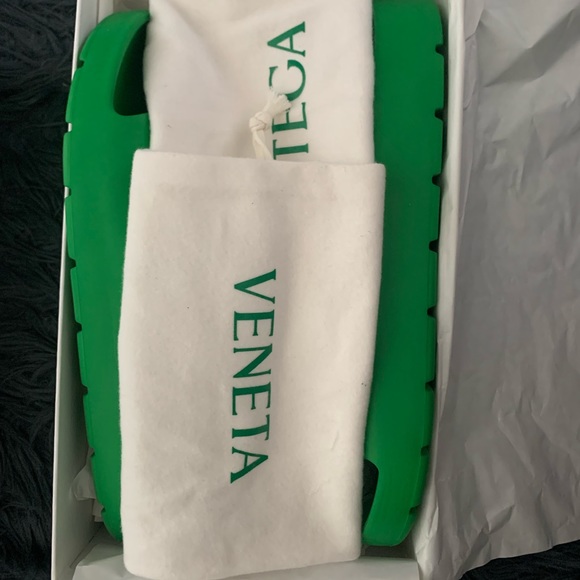 Bottega Veneta green jelly sandals - Picture 5 of 10